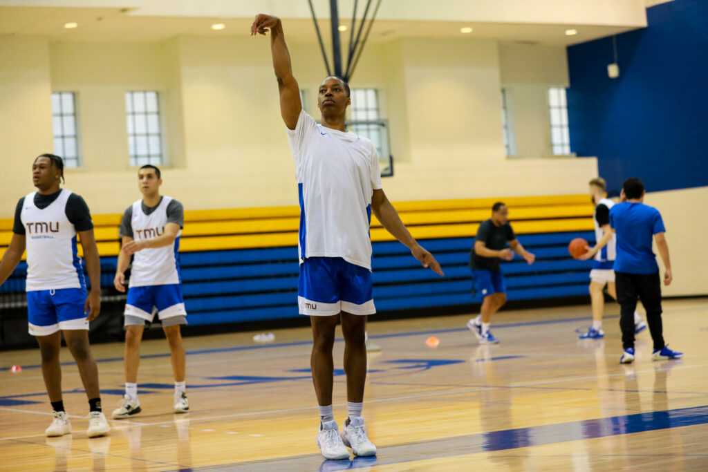 Jahcobi Neath shooting a basketball at a TMU practice