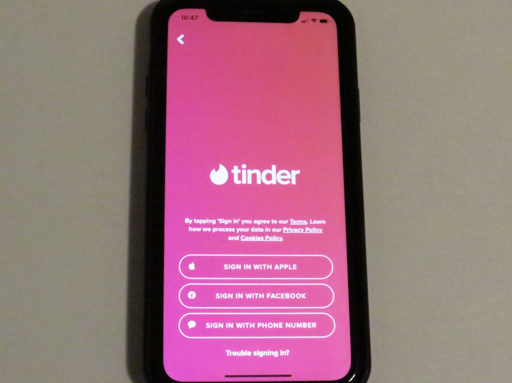 Tinder's app gets more social by letting friends play matchmaker