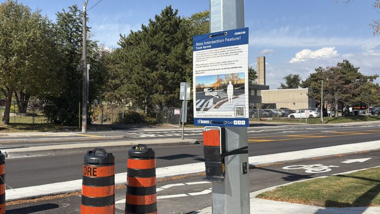 Image of a road construction sign on Scarborough Golf Club Road